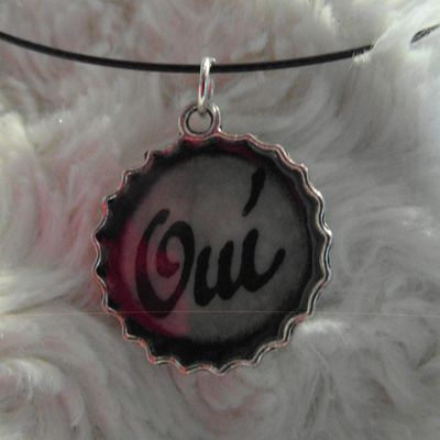 pendentif + collier "OUI" fait main...15€