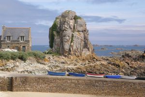 Alignement de barques au rocher