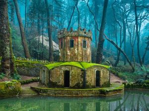 Palais de la Regaleira,   et la Capela de Santissima,  Sintra, Portugal