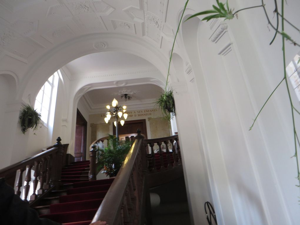 hôtel de ville de Etampes, exterieur , escalier intérieur, bibliothèque , salle du conseil, salle de mariage 