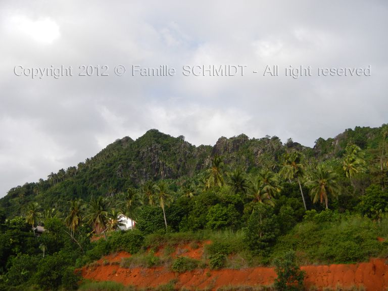 Vous visiterez sous ce dossier tous les villages et les belles plages de Mayotte