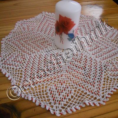 napperon crochet et perle rouge
