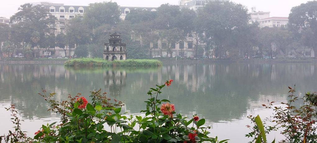 Barcelone Doha, Hanoi, Nam Binh, baie d'Halong, ile de Cat Ba, Hoi An, Tuy HOA, Buon Ma Thuot, Dalat, Ho CHi Minh Ville, Can Tho, Hanoi, Sapa, Lao Cai, Chine, Fansipan, Lao Cai Hanoi train de jour, Barcelone.