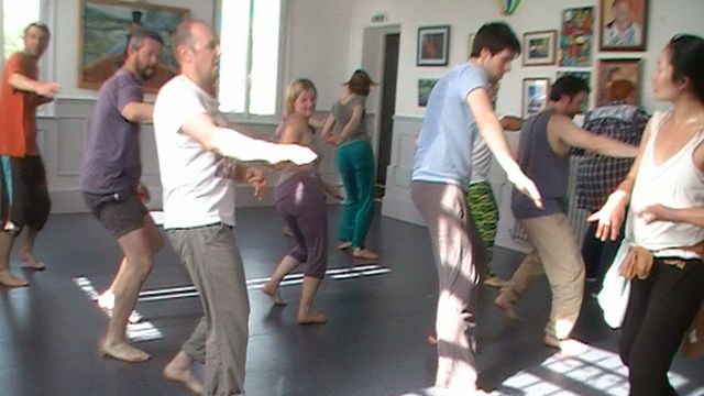 Quelques clichés du stage de danse africaine organisé pour les membres de l'association. Un grand merci à Bong Yé d'avoir accepté d'animer ce stage pour sa pédagogie et sa pêche. Un grand merci aux musicos, Tom, Greg et Eddy.