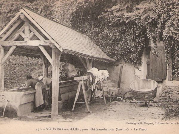 Vouvray sur loir , le pissot derrière l’église 