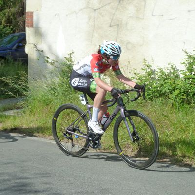 Emeline Le Cornec (VC Lucéen) championne régionale des dames Pass Cyclismes à Sury Aux Bois (45)