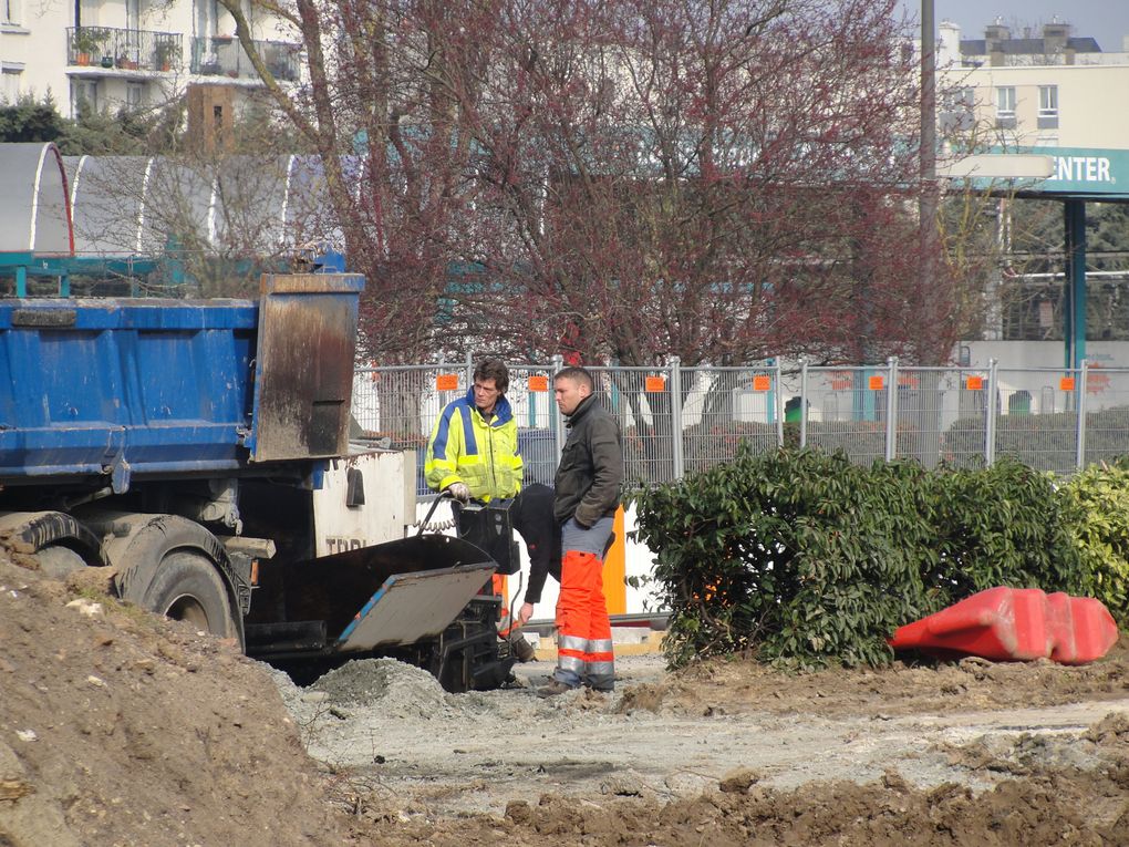 Première étape des travaux du tram, les chantiers de déviation des réseaux ont commencé en juin 2010 et se termineront en novembre 2011.