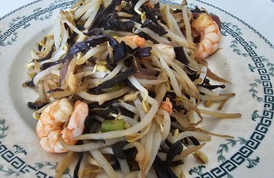 Pousses de haricots mungo sautées aux crevettes