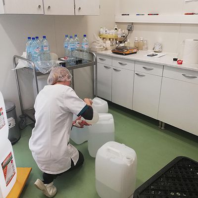 Les Laboratoires Roig recherchent de l’alcool à 96° pour continuer leur fabrication de solutions hydroalcooliques.