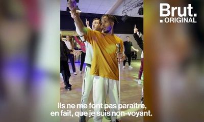 VIDÉO. Devenu aveugle après un accident, ce danseur livre une magnifique leçon de vie