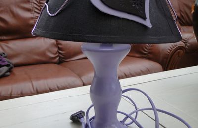 lampe violette et mauve 15€