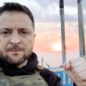Guerre en Ukraine : Zelensky sur l'île aux Serpents pour le 500e jour de l'invasion russe