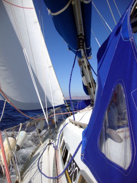 Moments seul à bord, du 25 juin au 12 juillet dans les îles ioniennes, et du 20 au 30 octobre remontée de Mykonos à Halkoutsi.