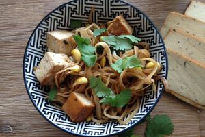 Sauté de fèves germées au tofu fumé