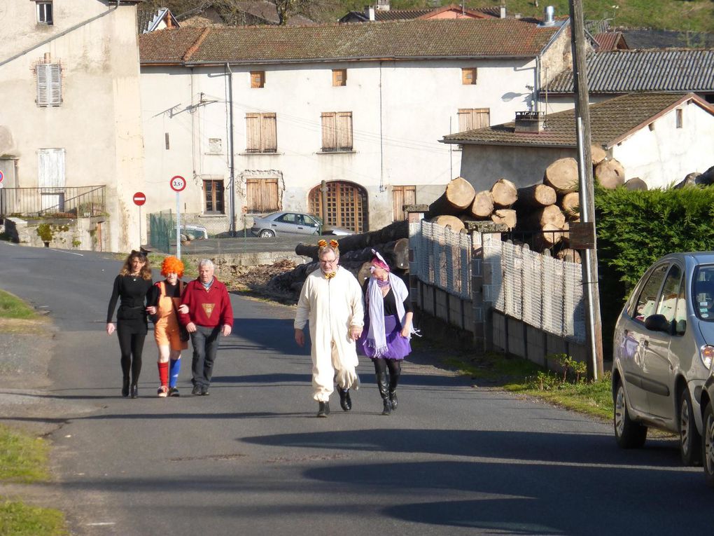 Petite ballade dans le bourg d'Aubusson avec un soleil magnifique, des enfants heureux et des adultes "épanouis" !!!...