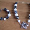 collier et bracelet noir et blanc