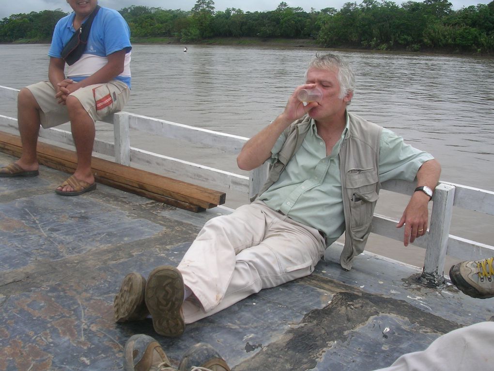 Mission en Amazonie sur le Rio Amazonas près de Tamshiyacu