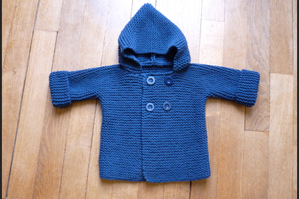 Un bon début pour tricoter: des petits pulls en coton