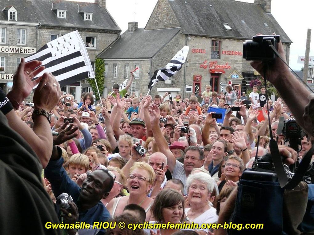 14/08/2012 - retour triomphal de Julie BRESSET à Ploeuc-sur-Lié (22) en Bretagne - Médaillée d'OR en VTT aux JO de Londres - photos Gwénaëlle RIOU