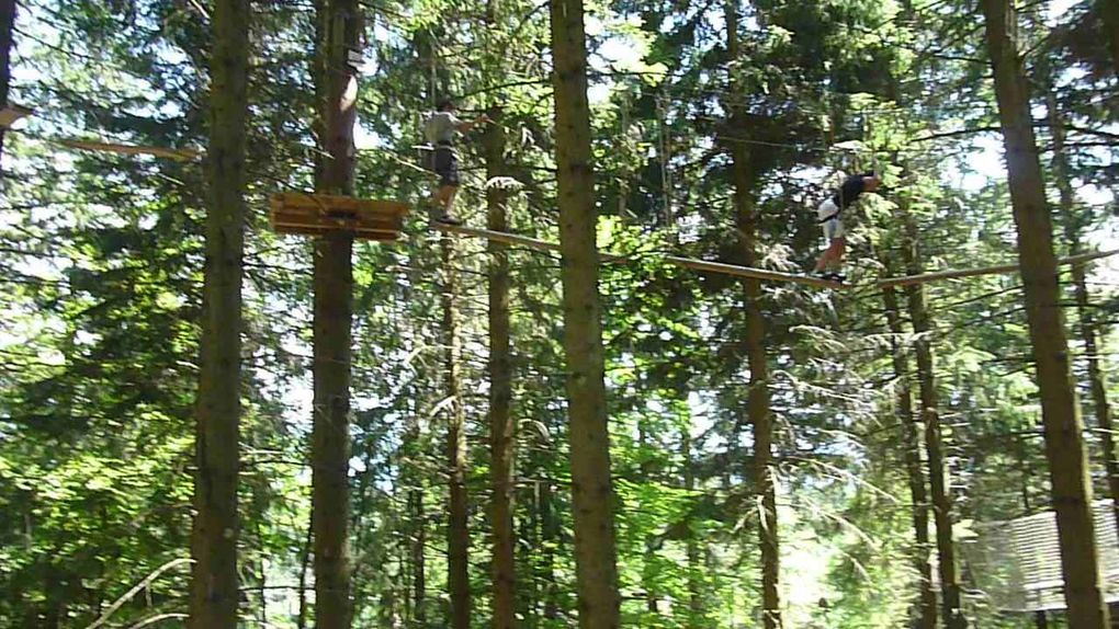 Sortie avec les petits-enfants au col de Marcieu pour un pique-nique et un parcours aventure dans les arbres le 24 juillet 2012