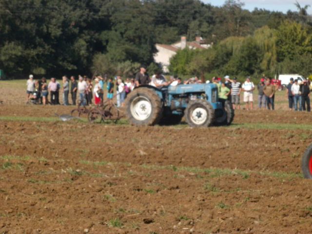 Antic Agri 2015 à Longages, le déboulé des calandres oranges.