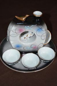Service à saké siffleur japonais en porcelaine