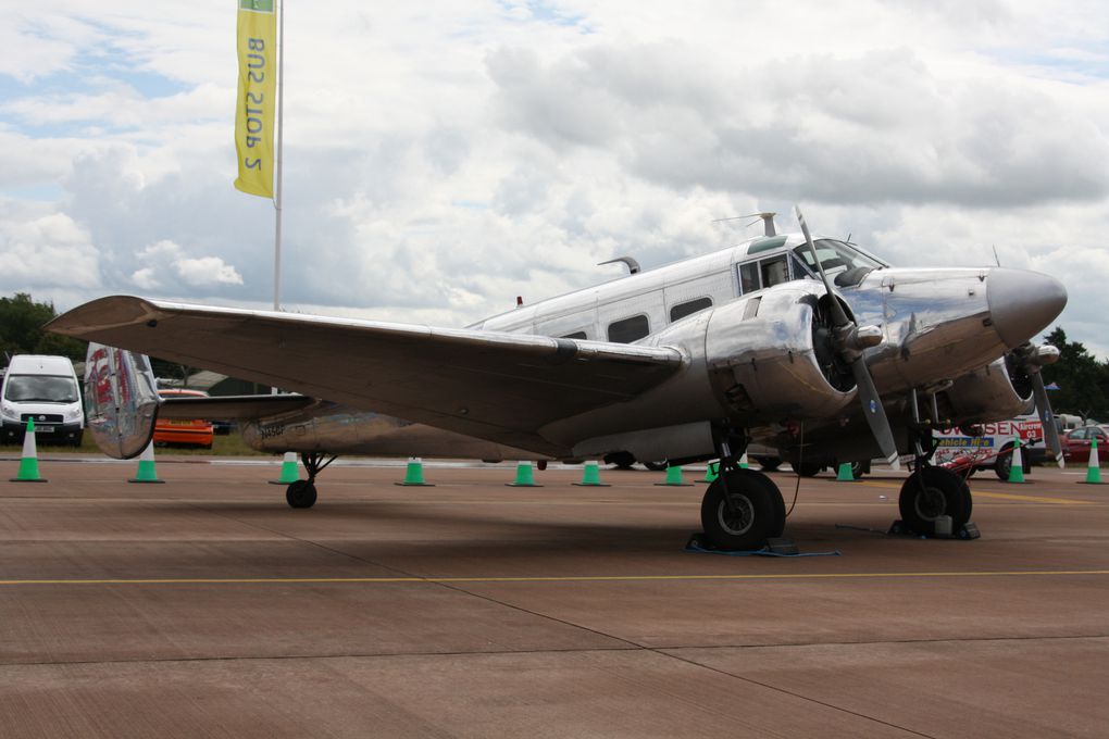 Quelques appareils au statique. Seulement des avions, les voilures tournantes feront l'objet du prochain album.