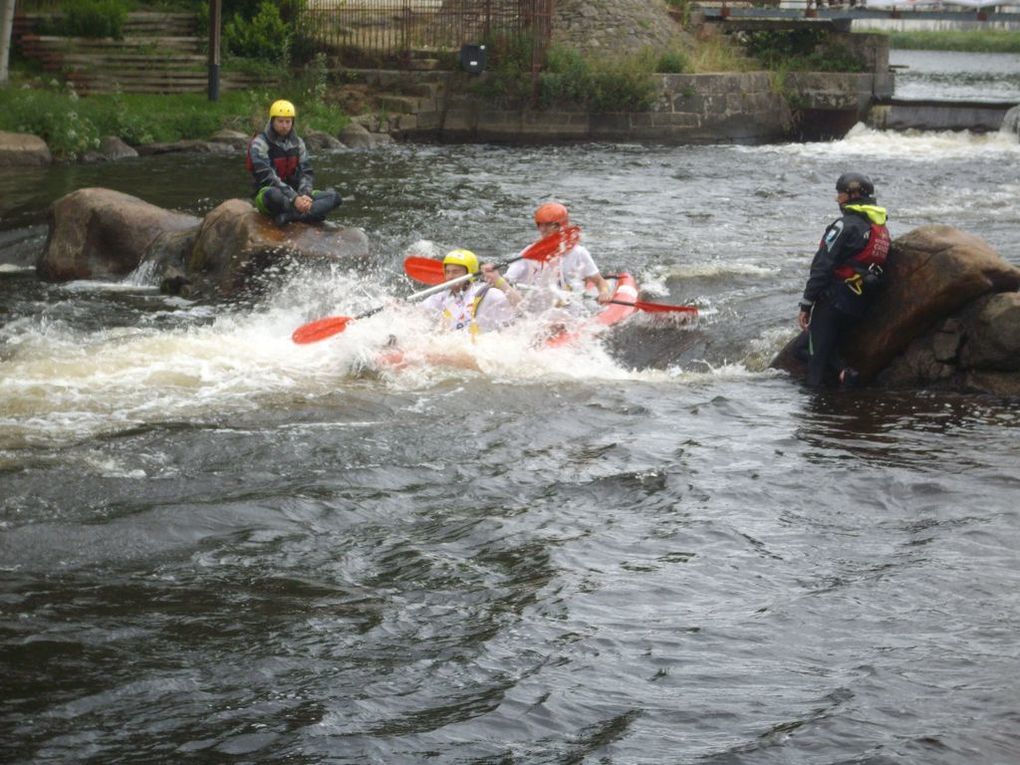 99 équipes et près de 800 kayakistes vont se relayer dans des embarcations biplaces gonflables afin d'effectuer le plus de tours possible de l'Île de Locastel à Inzinzac-Lochrist sur le Blavet. La compétition s'étend de 10h à 16h le dimanche.