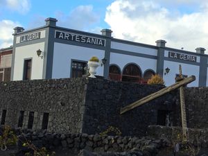 Chais et bodegas, le long de la LZ-30