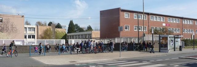 Nouveau C.E.S. Robert Schuman Halluin : Pose de la 1ère Pierre (3 Avril 2018).