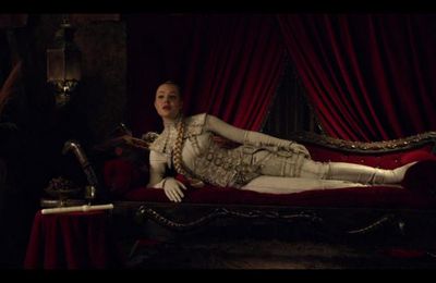 Legend of the Seeker - Costume department : tenue blanche de la Mord' Sith Denna saison 2 / Denna's white leather costume from season 2 - Jane Holland - l'épée de vérité - Resurrection 2x07 s02e07