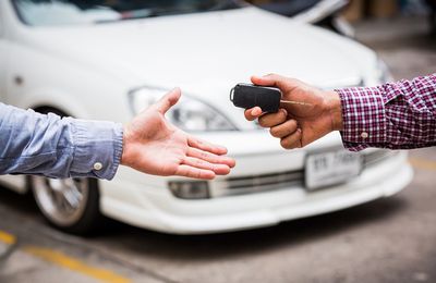 Ancienne voiture : des conseils de vente sur le Twitter de Paruvendu