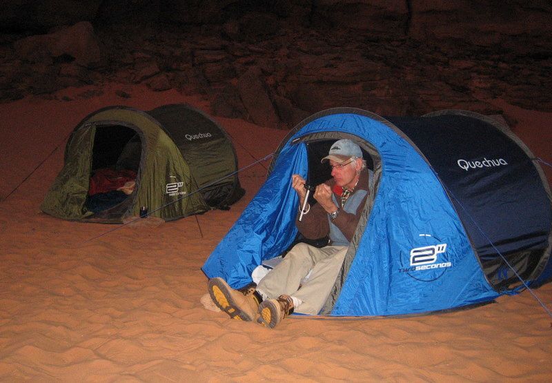 Voyage d'étude géobiologique dans le désert de l'Akakus en Décembre 2006 (pas chaud la nuit >-5°C et 30°C à midi)
aussi voyage à l'intérieur de soi...
énergies intéressantes....