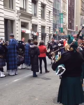 St. Patrick's Day Parade en coulisse