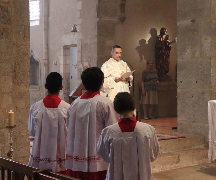 Sainte Messe de la Transfiguration au cours de laquelle a eu lieu le Baptême de Elya, l'enfant miracle de Alan et Cyrielle