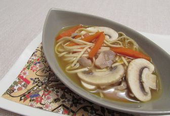 Soupe chinoise (poulet, carotte & champignons) 