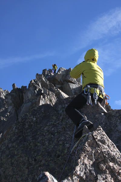 Un début de séjour dans le massif de l'Aneto avec la réalisation de l'Arête des 15 Gendarmes au Pic d’Albe. Puis une fuite devant le mauvais temps qui nous conduira dans les gorges de la Jonte.