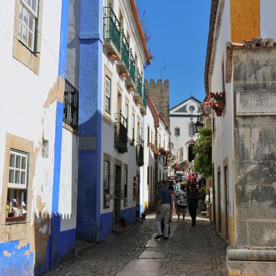 Ruelles et circulation à Óbidos (Portugal)