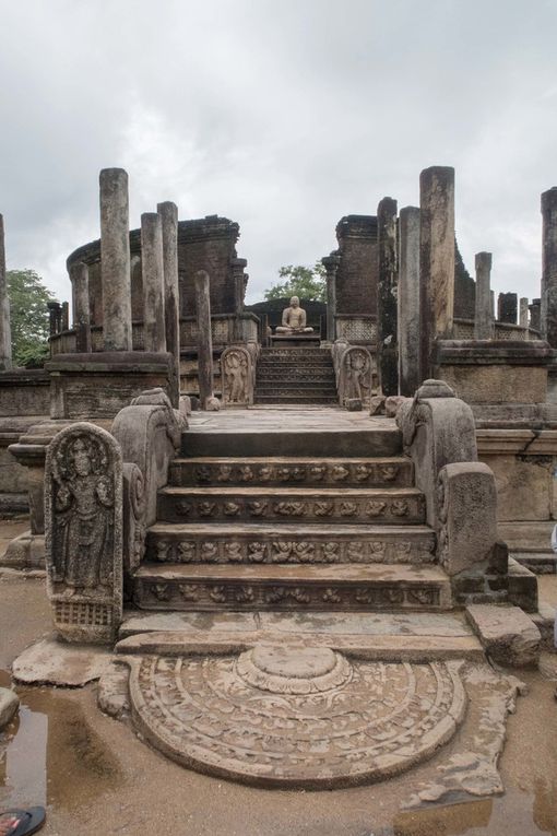 Des temples Boudhistes au Sri Lanka