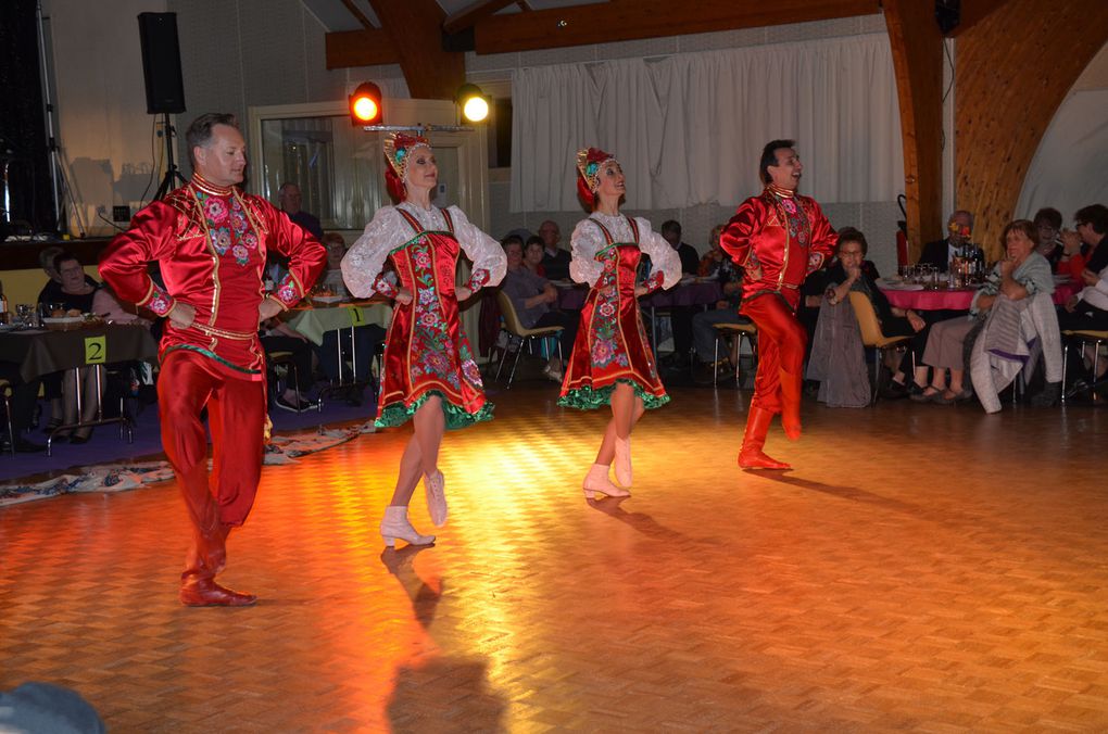 Très belle ambiance lors de la soirée Russe organisée par "Musica Danse" Ecole Scherzo de Trouy, avec l'ensemble Yulishka (Bourges) et les Ballets du Prince Igor (Paris) 