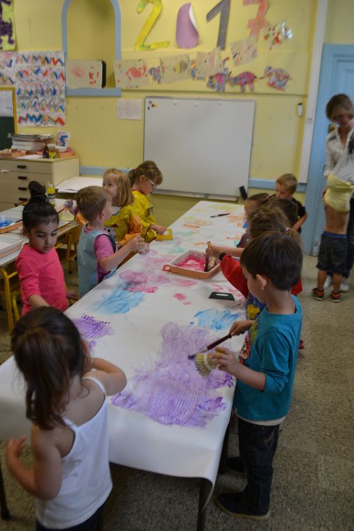 Et pendant ce temps, les autres sont en activités en classe...