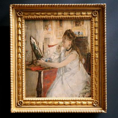 Berthe Morisot, Jeune femme se poudrant dit aussi Femme à sa toilette