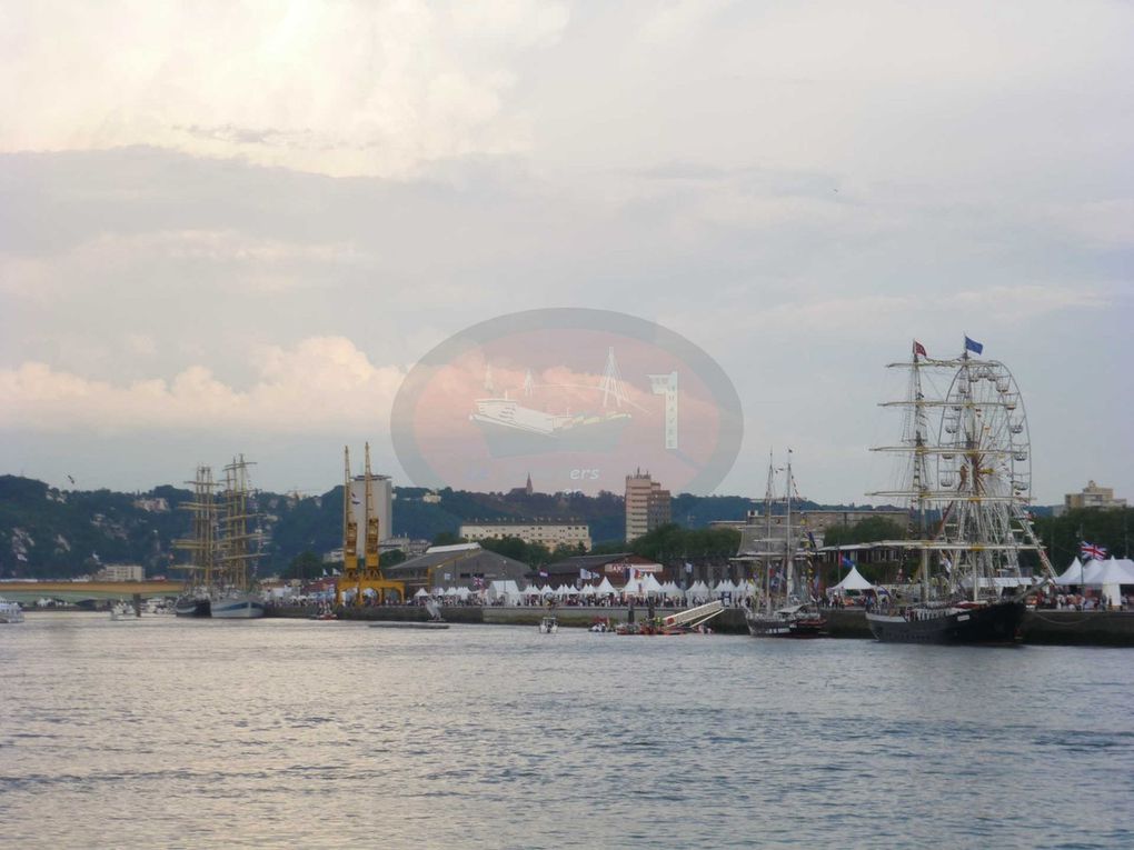 Voilà une belle expérience que de remonter la Seine et ses splendides paysages à bord d'un navire comme le Götheborg. Bienvenue à bord pour cette navigation de 6 heures !