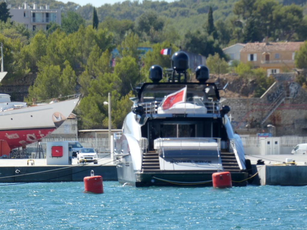 SILVER WAVE , en entretien aux chantiers  de Monaco Marine à la Seyne sur Mer le 02 septembre 2019