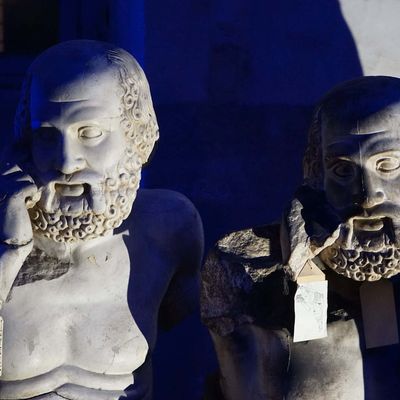 Rions avec l'antique : Le téléphone hélène