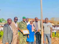 APRES LE SUCCES DE SA KERMESSE, LE LYCEE AMILCAR CABRAL DE FRIA OVATIONNE SON PARRAIN !
