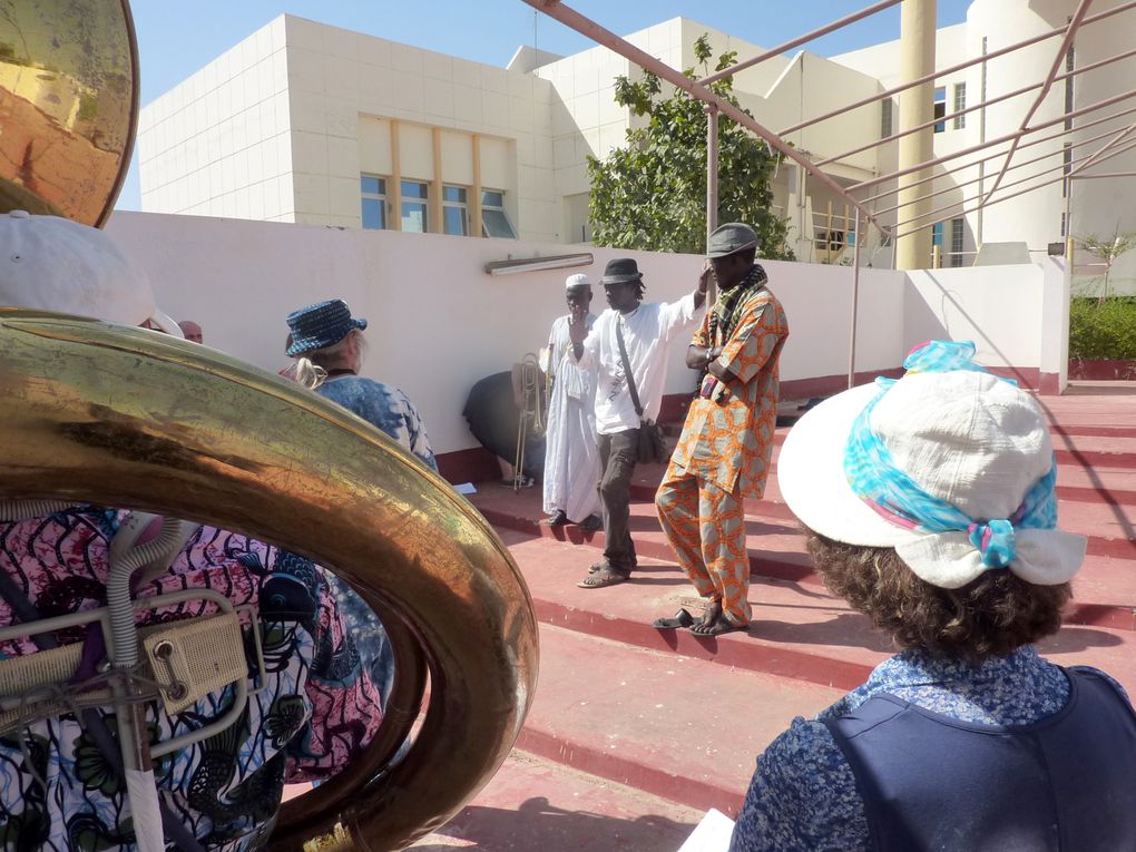 X-ANS-de-Tambour-Fanfare 2001/2011 Tambourfanfare est un projet d’échange musical franco-sénégalais entre Ngueweul Rythme et Echo des Avens/Grande Fanfare du sud de France.