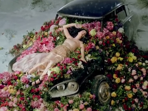 US Citroën DS 20 in the "Unconditionally" music video - Katy Perry