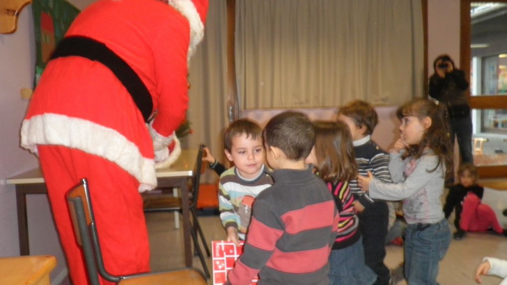 Visite du Père Noël aux classes de PS/MS et de MS/GS