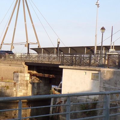 Boulogne sur mer  : le port, l'écluse 